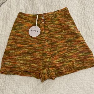 New vici shorts multicolored. Size medium.